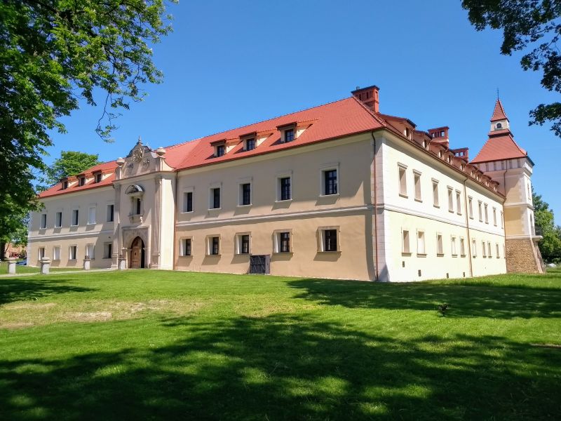 Zamek w Starych Tarnowicach